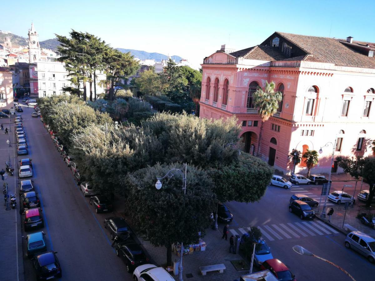 Al Teatro Verdi Luxury Apartment Σαλέρνο Εξωτερικό φωτογραφία