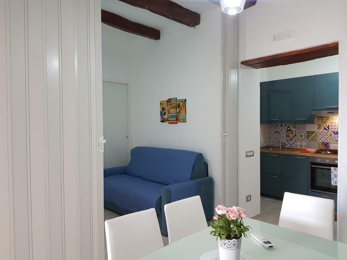 Al Teatro Verdi Luxury Apartment Σαλέρνο Εξωτερικό φωτογραφία