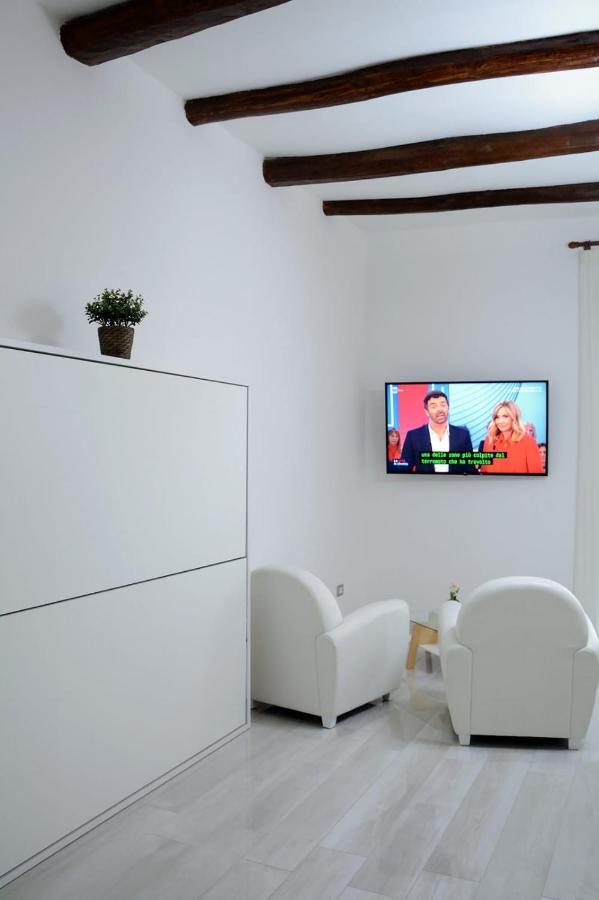 Al Teatro Verdi Luxury Apartment Σαλέρνο Εξωτερικό φωτογραφία