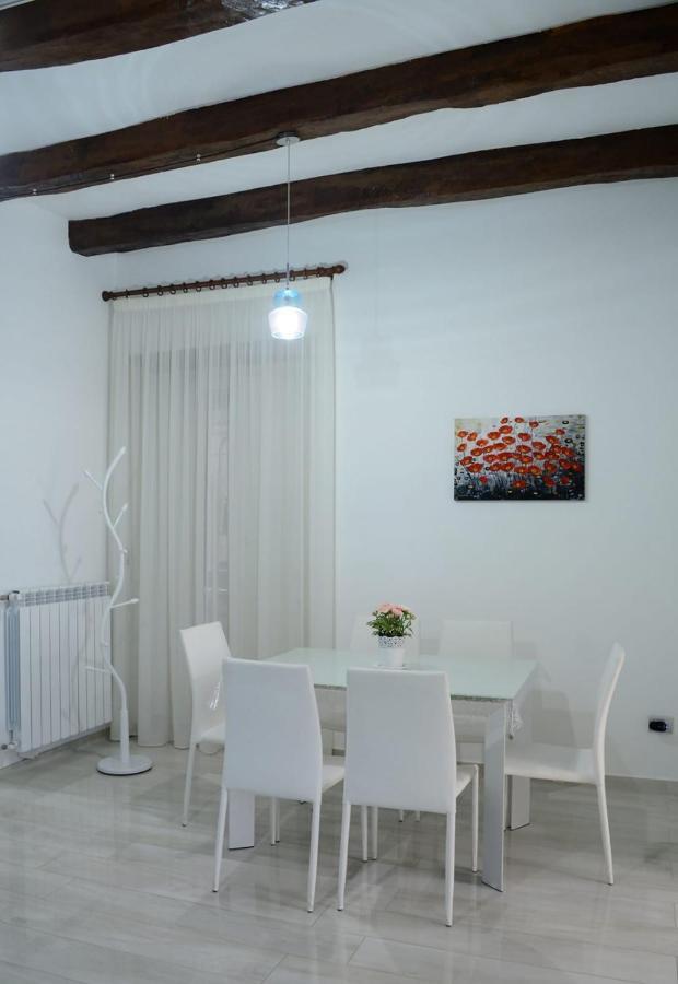 Al Teatro Verdi Luxury Apartment Σαλέρνο Εξωτερικό φωτογραφία